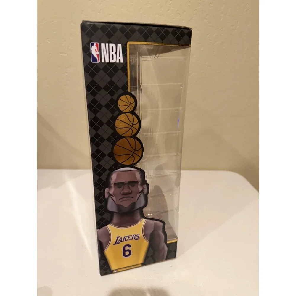 Funko Vinyl Gold 12 in: Lebron James